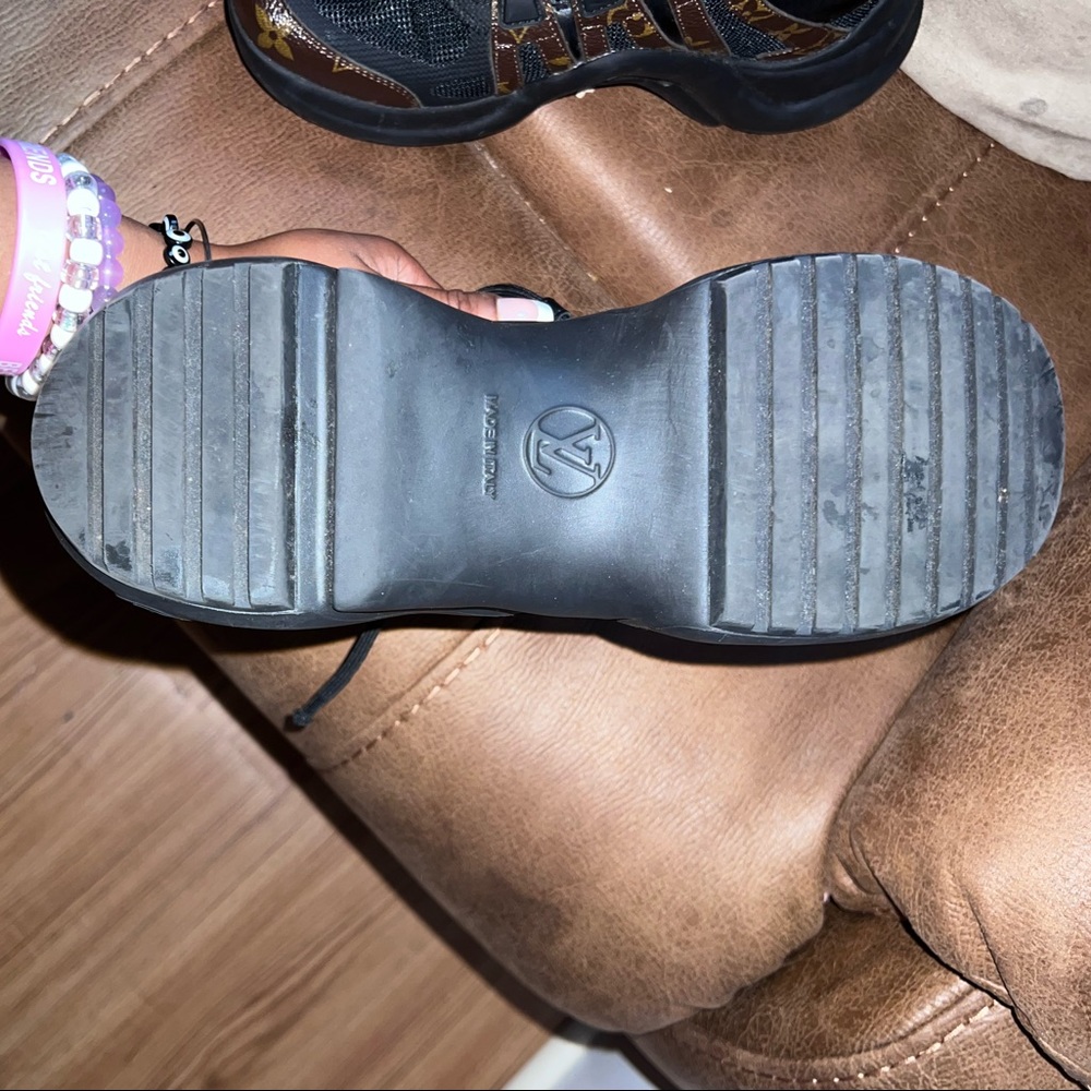 Louis Vuitton Sneakers - Picture 4 of 7